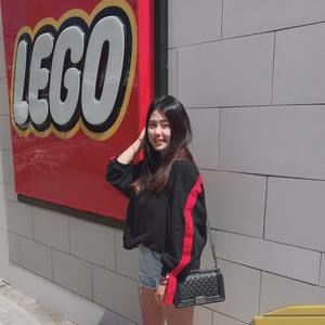 Meet your Posher, Lily